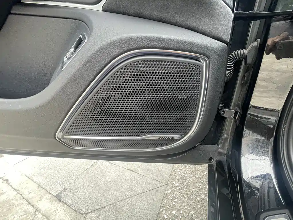 Hongqi H9 2022 2.0T Zhilian Qichang Edition купить на сайте DeffCars