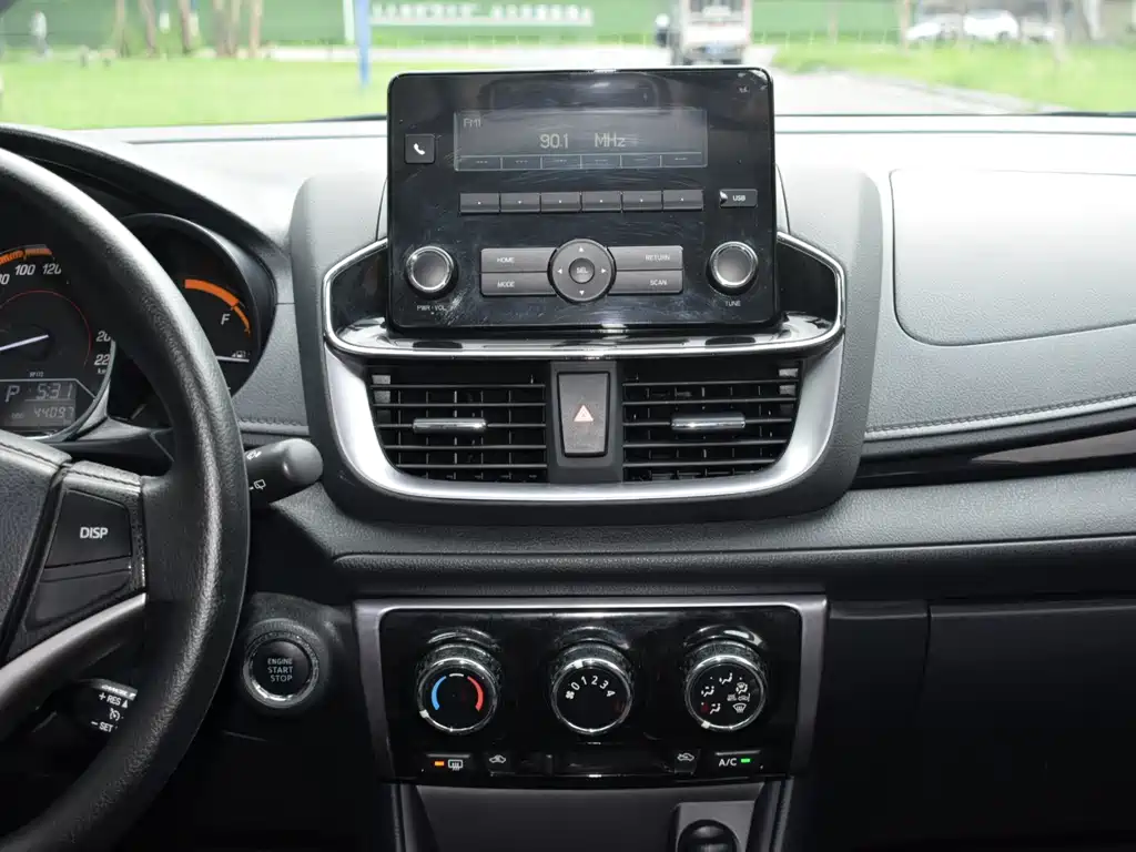 YARiS L Zhixuan 2022 Zhixuan X 1.5L CVT luxury PLUS version купить на сайте DeffCars