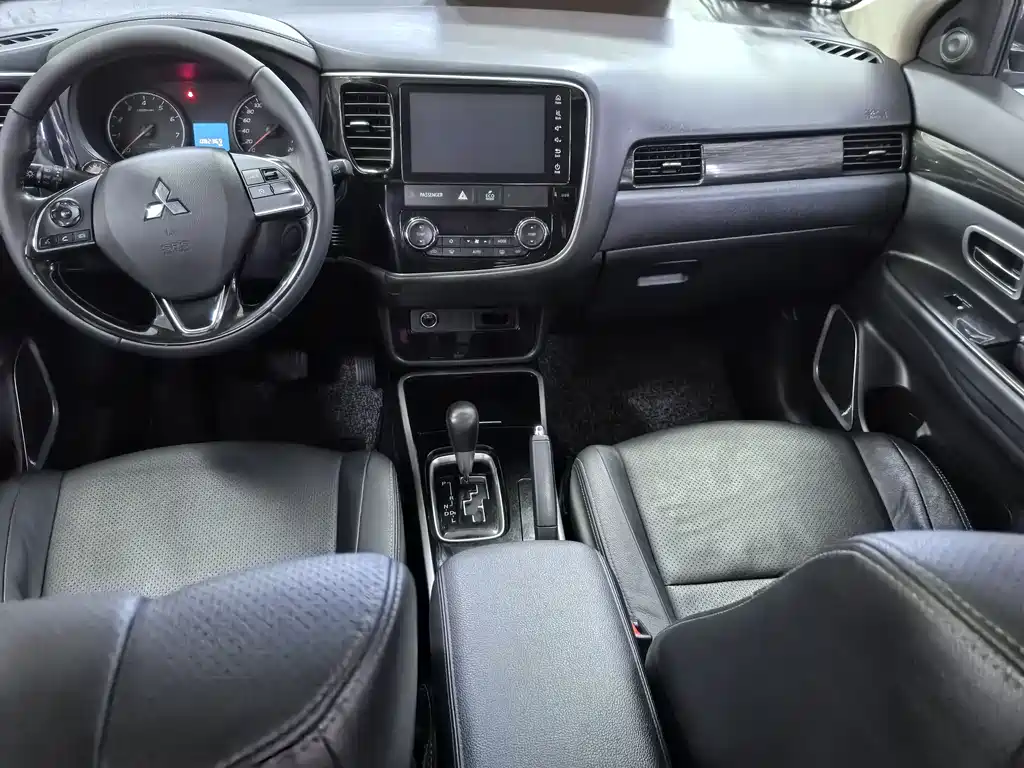 Outlander 2018 2.0L 2WD Honor Edition 5 seats купить на сайте DeffCars