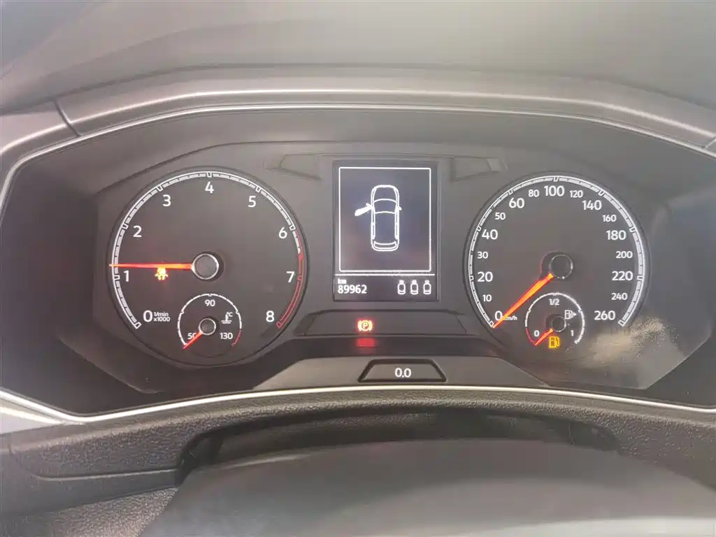 T-ROC 2019 230TSI DSG two-wheel drive aggressive model National VI купить на сайте DeffCars