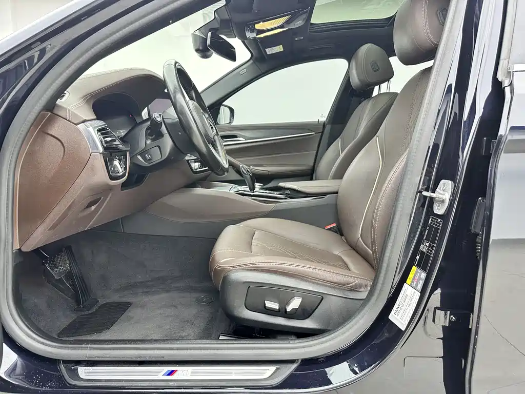 BMW 5 Series New Energy 2021 535Le M Sports Package купить на сайте DeffCars