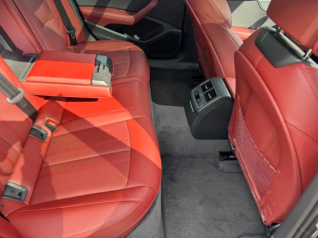 Audi A4L 2025 model 2 million Yuexiang version 40 TFSI luxury and dynamic model купить на сайте DeffCars