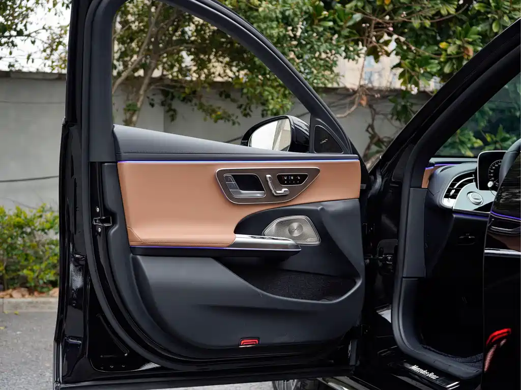 Mercedes-Benz E-Class 2024 E 300 L Premium Model купить на сайте DeffCars