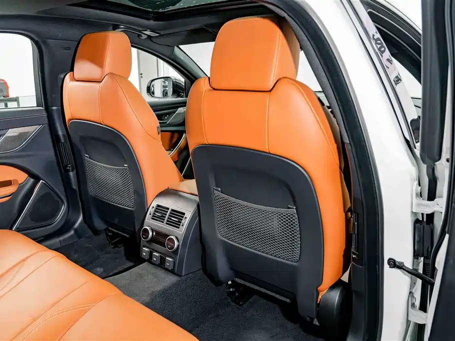 Jaguar XFL 2024 2.0T P300 four-wheel drive flagship sports gold version купить на сайте DeffCars