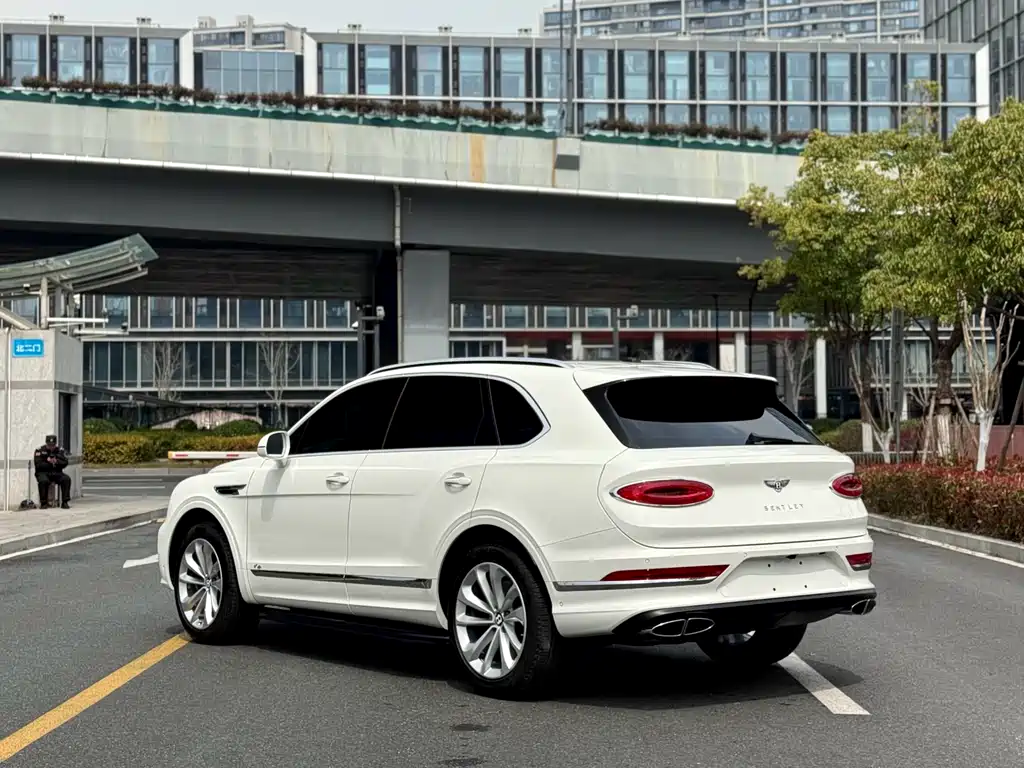 Bentayga 2021 4.0T V8 купить на сайте DeffCars