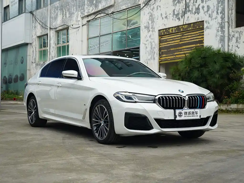 BMW 5 Series 2022 530Li Leading M Sports Package купить на сайте DeffCars