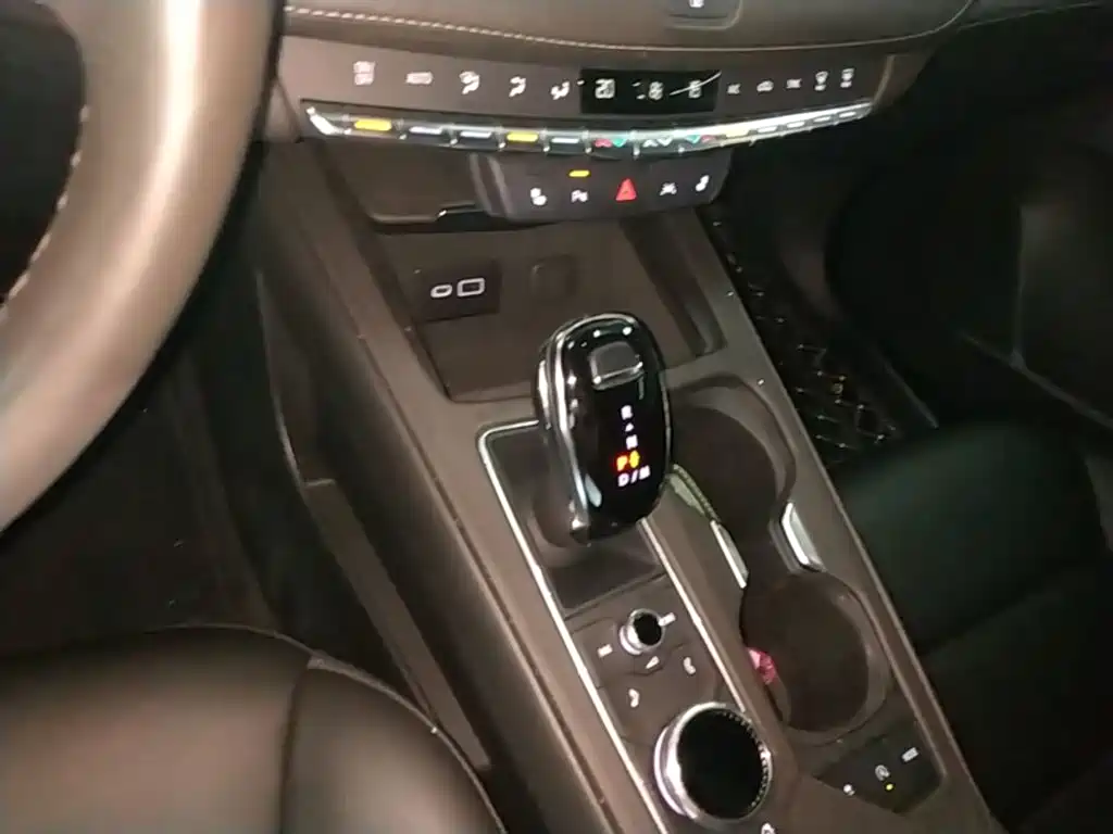 Cadillac XT4 2022 28T two-wheel drive luxury model купить на сайте DeffCars