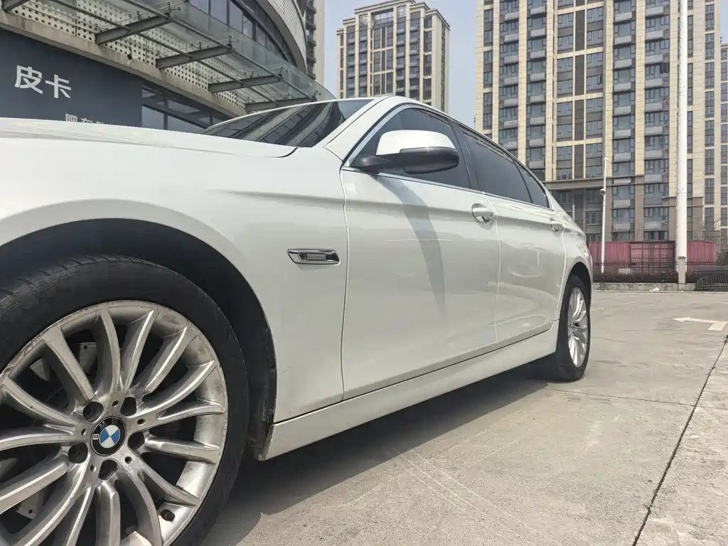 BMW 5 Series 2017 520Li Elegant купить на сайте DeffCars