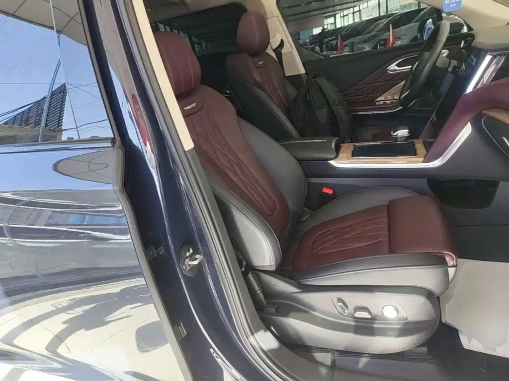 Hongqi HS7 2023 2.0T automatic four-wheel drive flag collar version, six seats купить на сайте DeffCars
