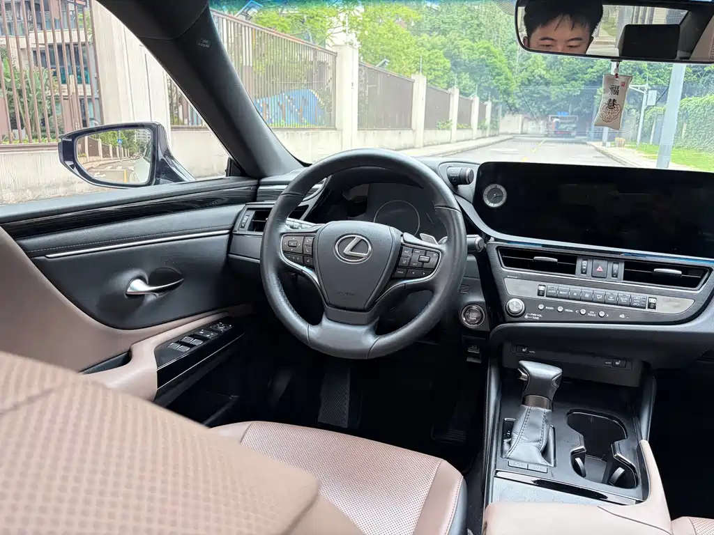 Lexus ES 2023 200 Excellence Edition купить на сайте DeffCars