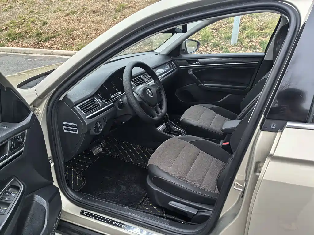 C-TREK Weiling 2017 1.6L automatic comfort model купить на сайте DeffCars