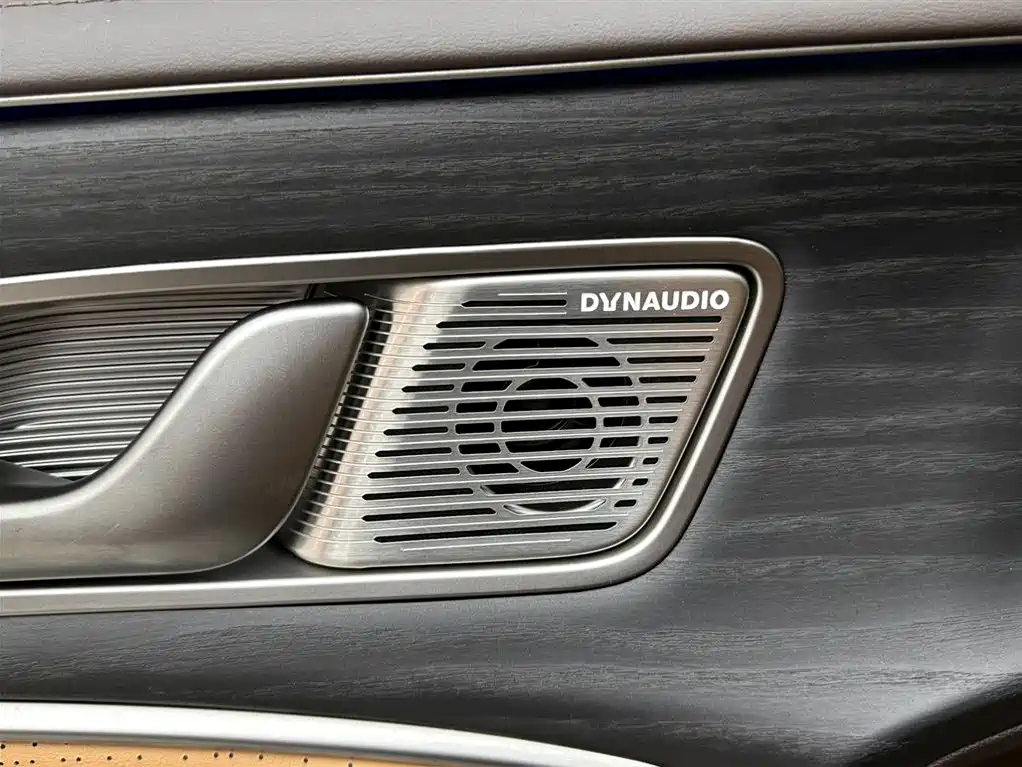 Denza D9 2024 DM-i 980 four-wheel drive premium model купить на сайте DeffCars