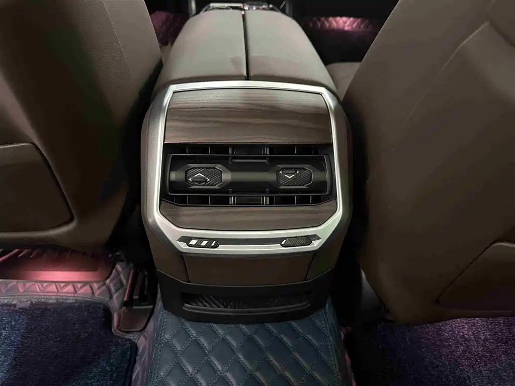 BMW 7 Series 2023 740Li Leading M Sports Package купить на сайте DeffCars