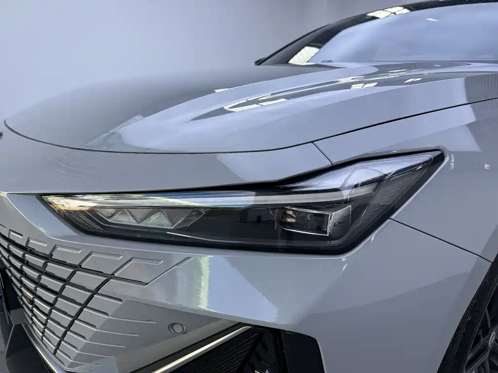 Changan UNI-V 2022 1.5T premium model купить на сайте DeffCars