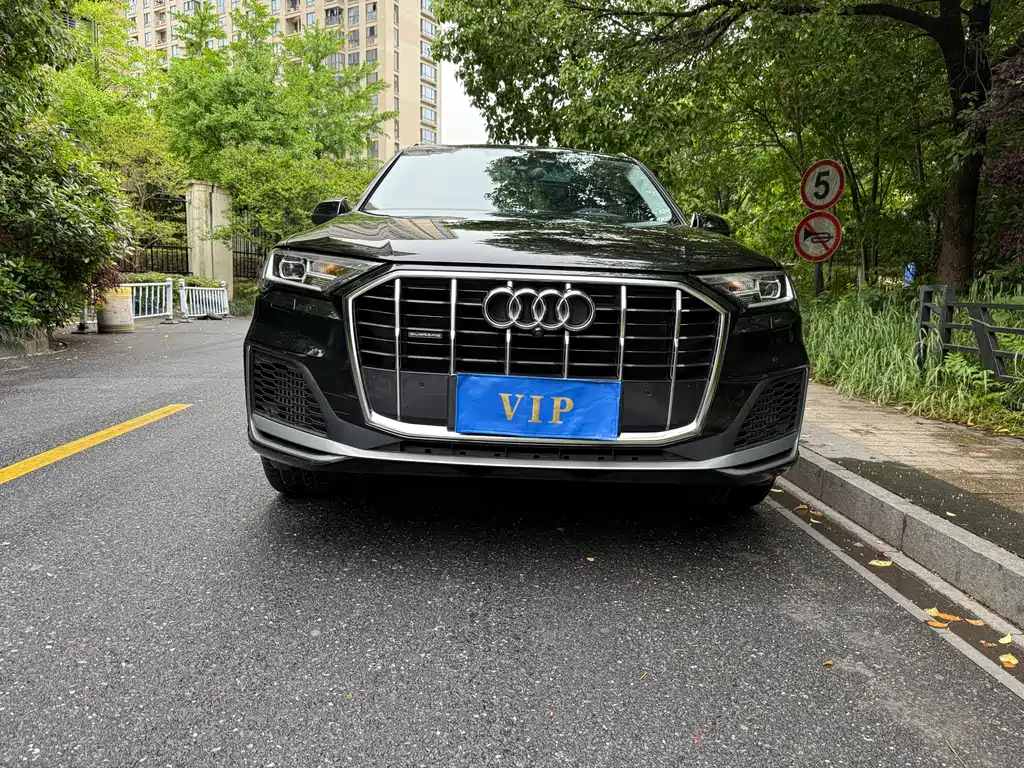Audi Q7 2023 55 TFSI quattro S line sports купить на сайте DeffCars