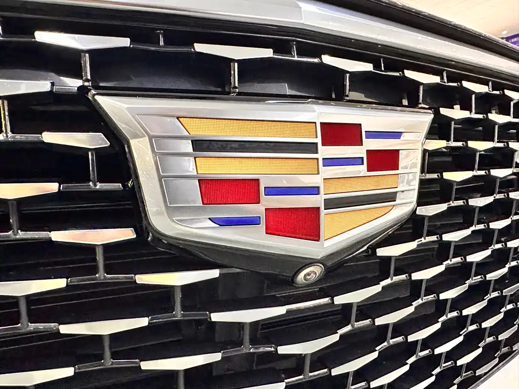 Cadillac XT6 2022 2.0T seven-seat two-wheel drive luxury model купить на сайте DeffCars