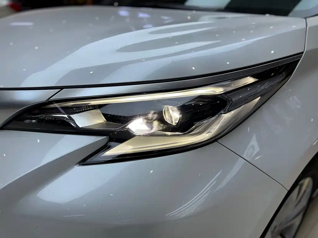 SIENNA 2023 2.5L Hybrid Premium Edition купить на сайте DeffCars