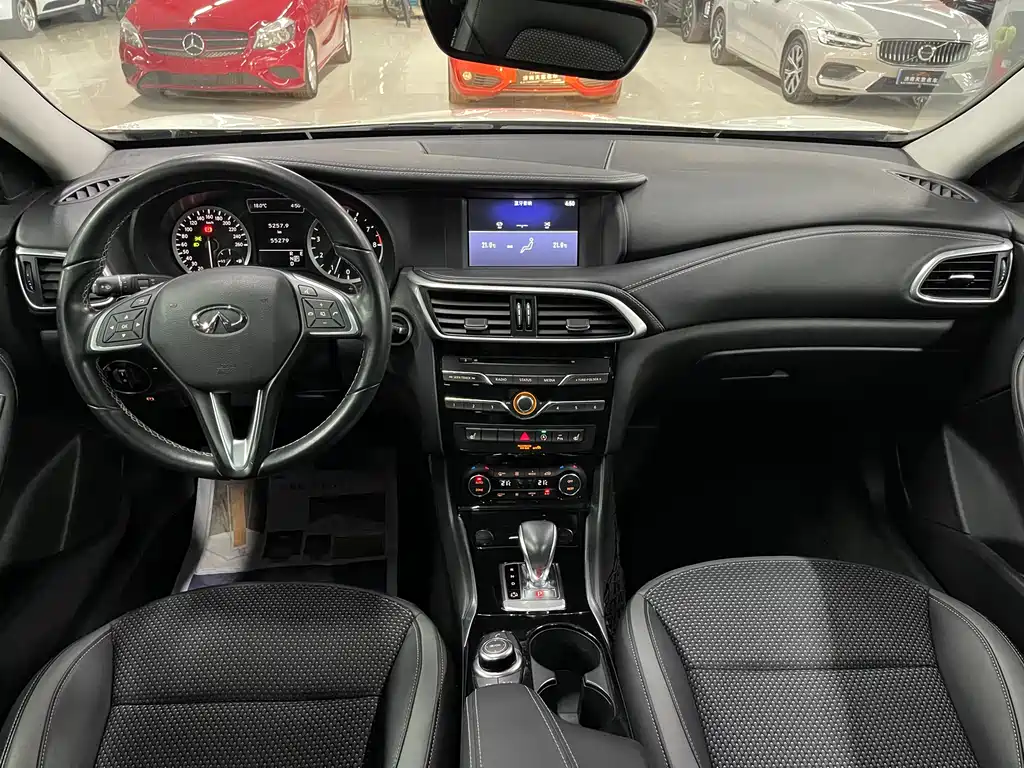 Infiniti QX30 2017 1.6T two-wheel drive sports version купить на сайте DeffCars