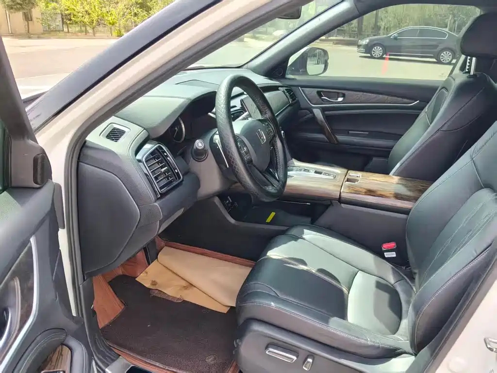 Honda UR-V 2023 240TURBO two-wheel drive version купить на сайте DeffCars