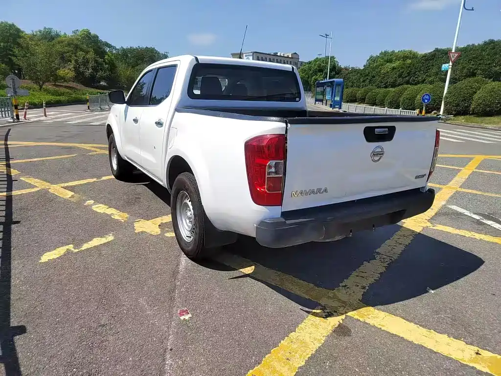 Navara 2022 2.5L manual two-wheel drive premium model QR25 купить на сайте DeffCars