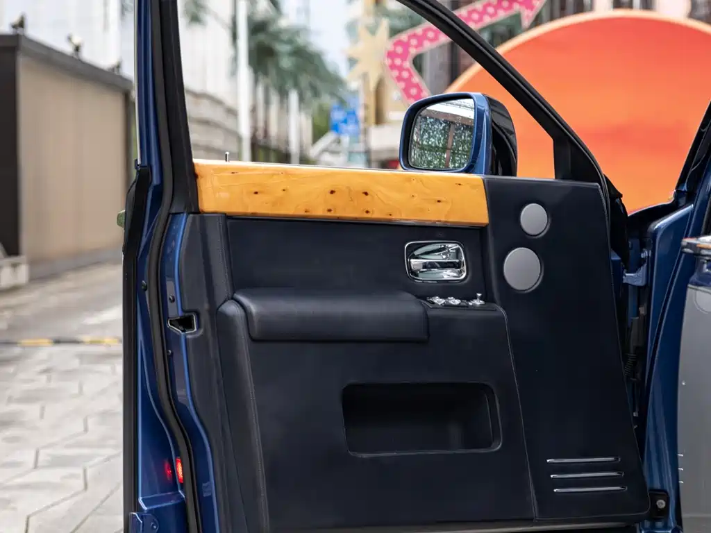 Phantom 2013 6.7L extended version EWB купить на сайте DeffCars