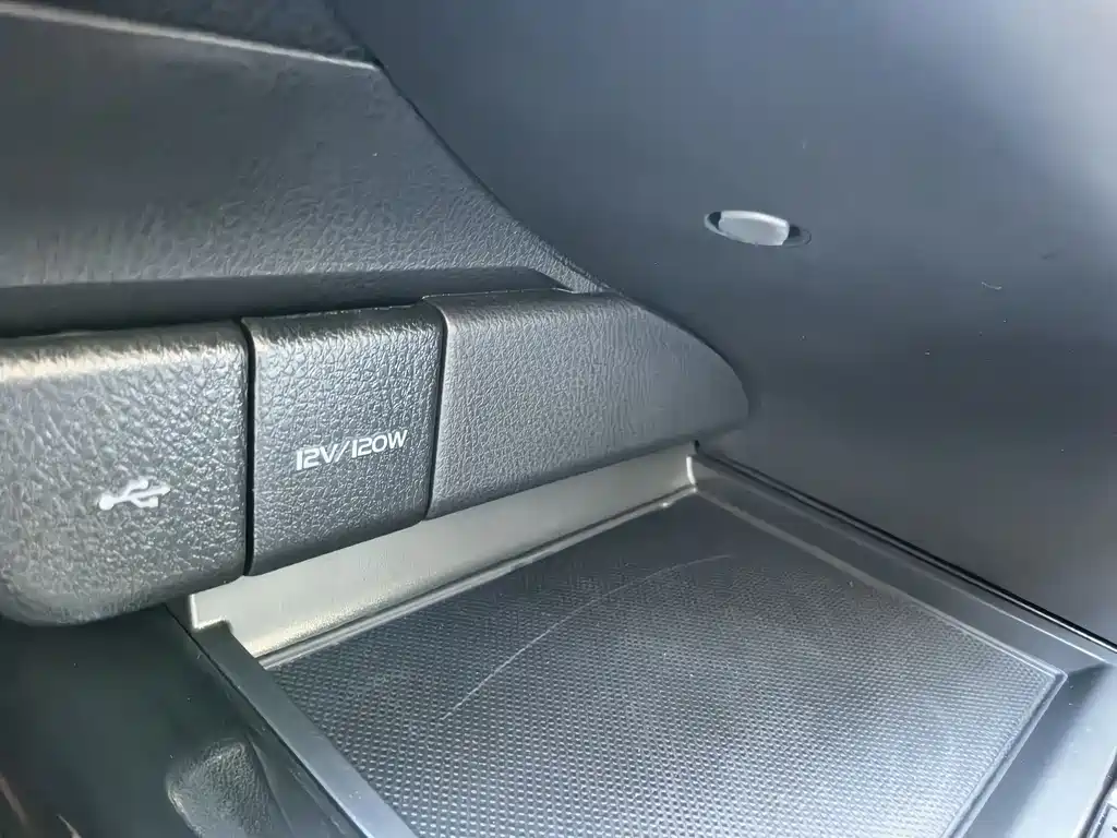 Camry 2023 2.5G Deluxe Edition купить на сайте DeffCars