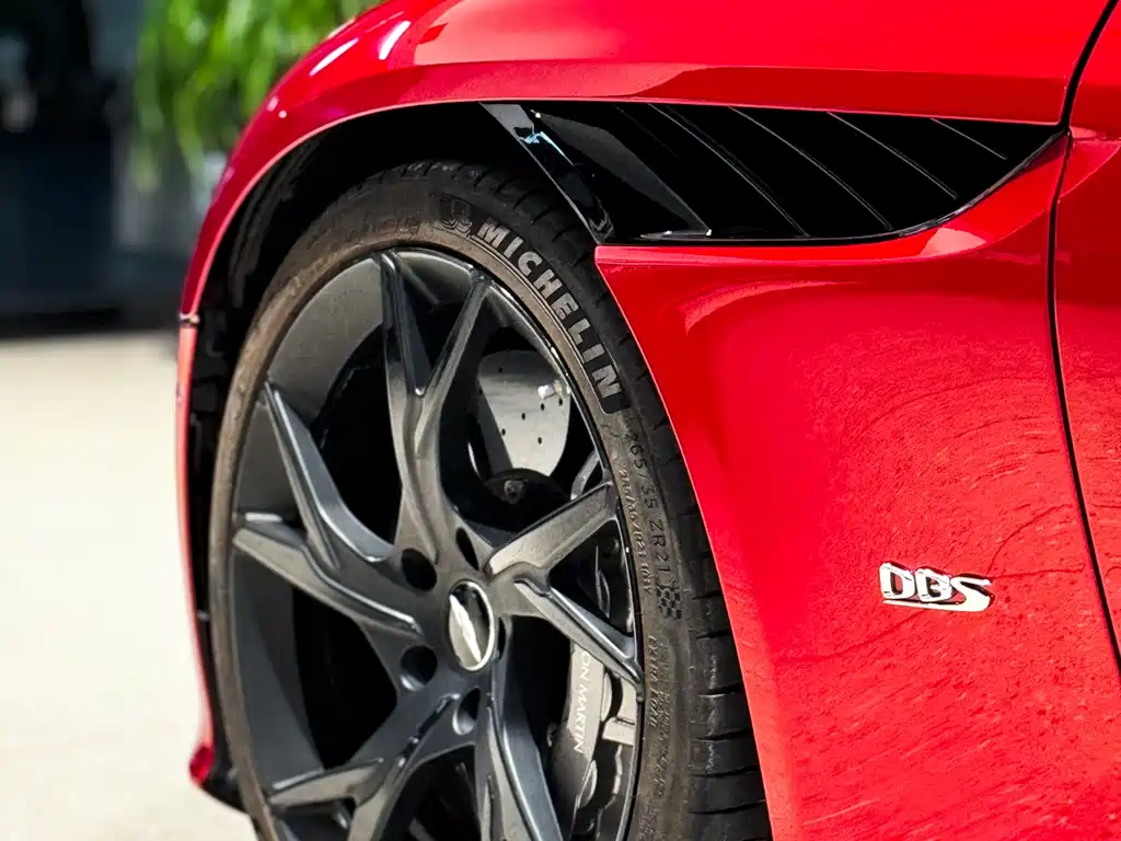 Aston Martin DBS 2019 DBS Superleggera V12 Coupe купить на сайте DeffCars