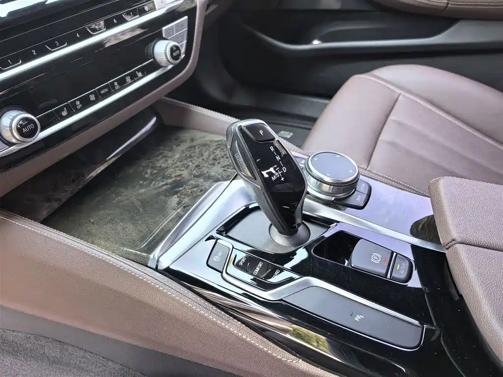 BMW 5 Series 2020 525Li M Sports Package купить на сайте DeffCars