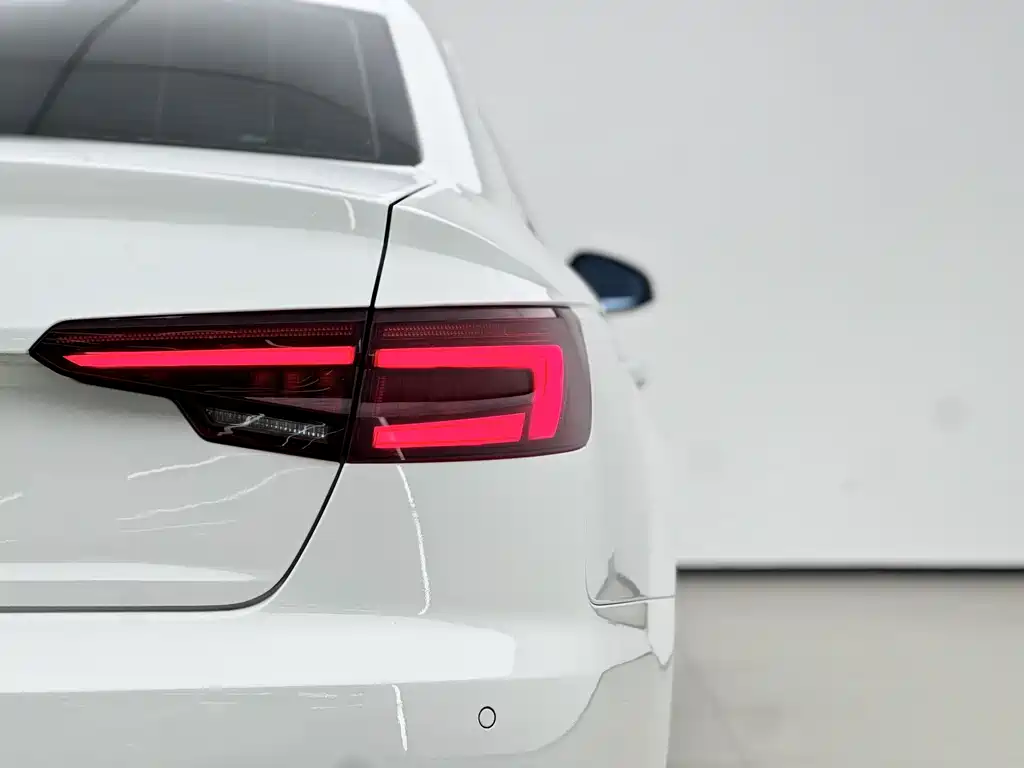 Audi A4L 2019 45 TFSI quattro personalized sports version National VI купить на сайте DeffCars
