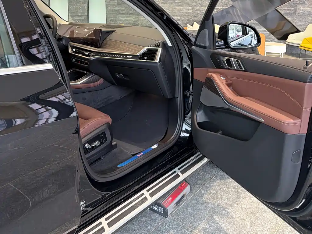 BMW X7 2024 xDrive40i Leading Luxury Package купить на сайте DeffCars