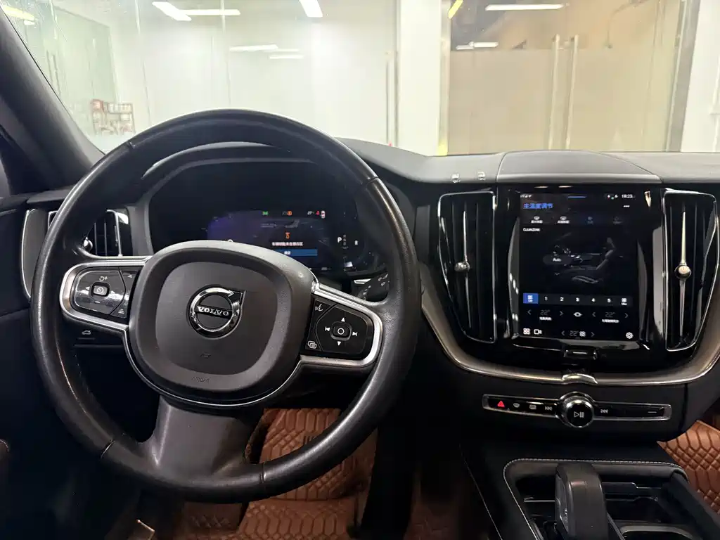 Volvo XC60 2023 B5 four-wheel drive Zhiyi Luxury Edition купить на сайте DeffCars