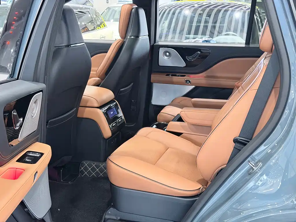 Aviator 2024 3.0T V6 four-wheel drive Presidential Edition six seats купить на сайте DeffCars