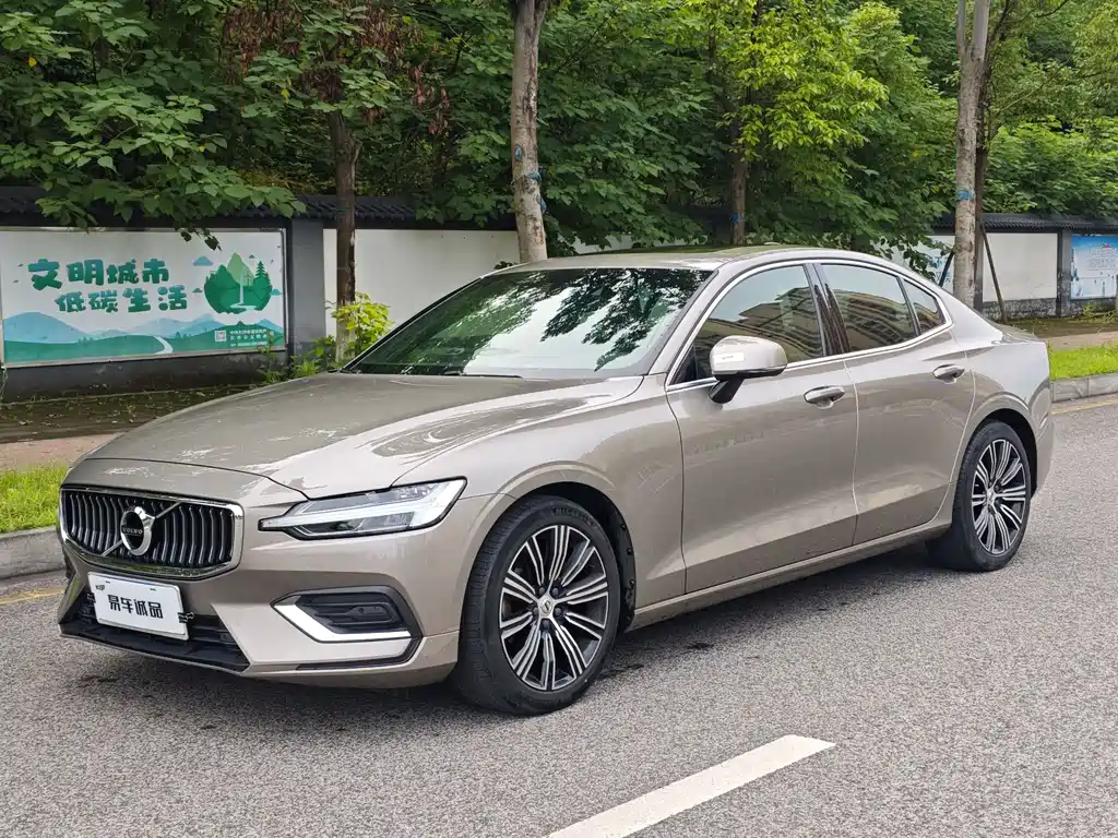 Volvo S60 2021 T4 Zhiyuan Luxury Edition купить на сайте DeffCars