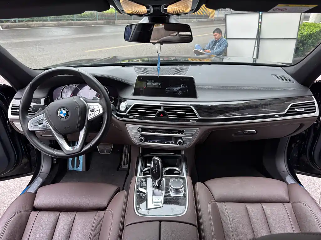 BMW 7 Series 2018 730Li Leading M Sports Package купить на сайте DeffCars
