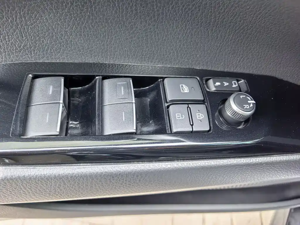 Camry 2023 2.5G Deluxe Edition купить на сайте DeffCars