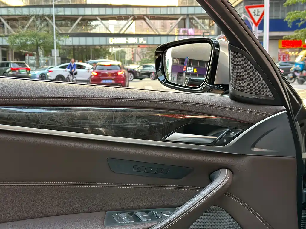 BMW 5 Series 2021 525Li M Sports Package купить на сайте DeffCars