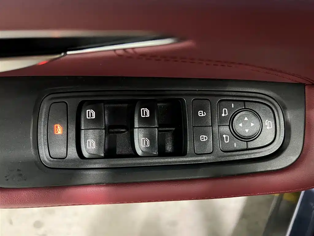Jietu X70 PLUS 2023 model 1.5T DCT Brave PLUS 7 seats купить на сайте DeffCars