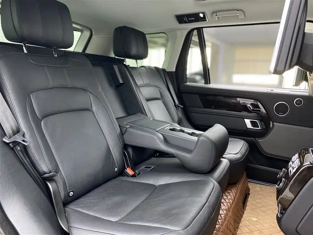 Range Rover 2022 3.0 L6 400PS Legendary Extended Classic Edition купить на сайте DeffCars