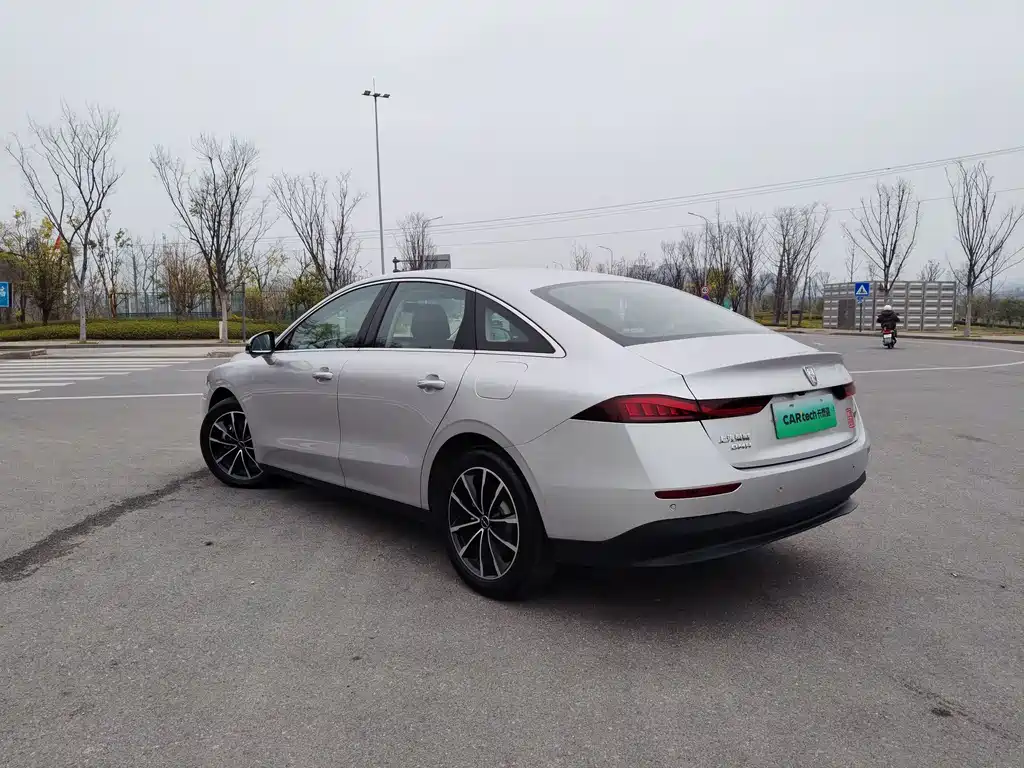 Roewe D7 2025 DMH 125km World Champion Excellence Edition купить на сайте DeffCars