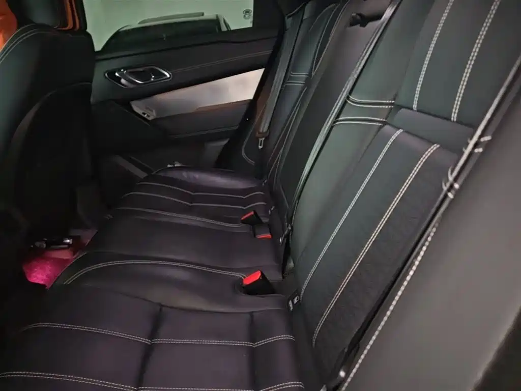 Range Rover Velar 2022 250PS Glitter Gold Collector’s Edition купить на сайте DeffCars