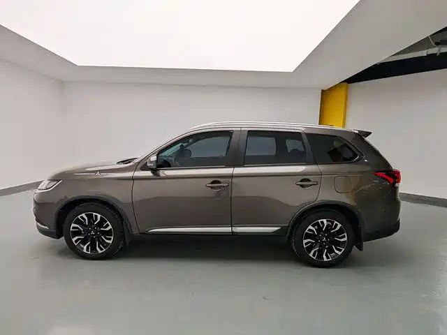 Outlander 2020 2.0L 2WD Enjoy Edition 5 seats купить на сайте DeffCars
