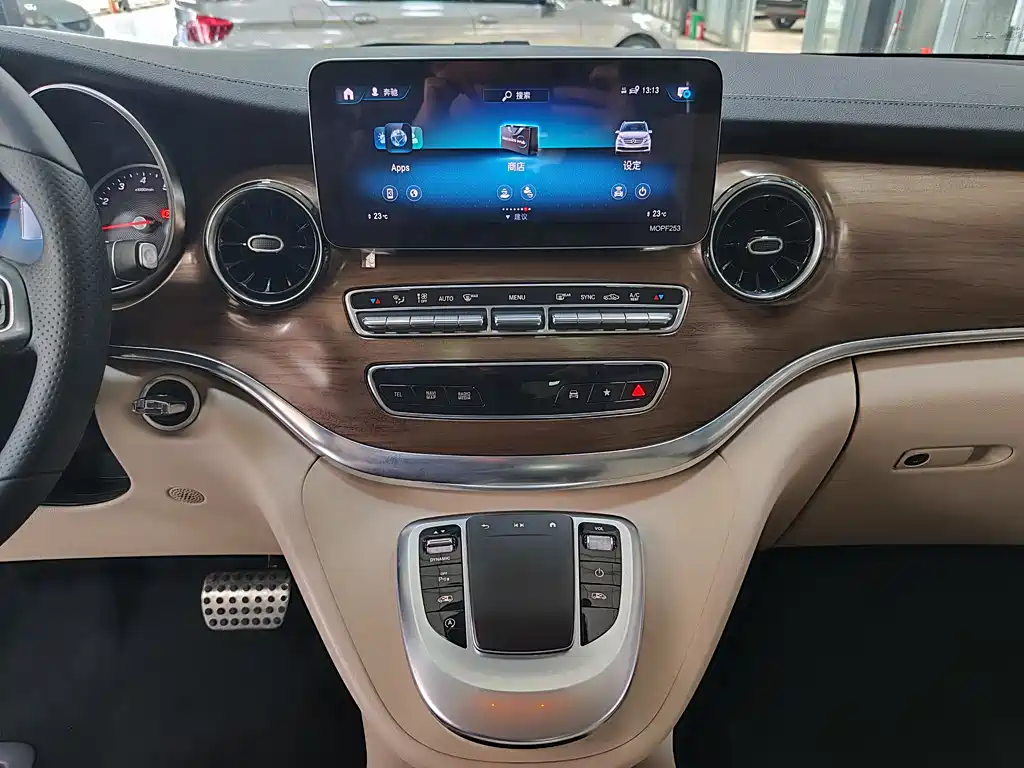 Mercedes-Benz V-Class 2021 V 260 L Long Wheelbase Premium Edition купить на сайте DeffCars
