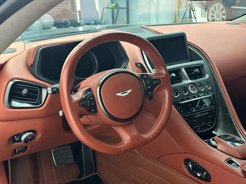 Aston Martin DB11 2019 4.0T V8 Coupe купить на сайте DeffCars