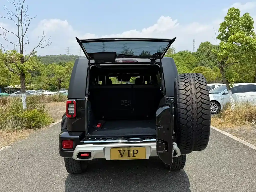 Beijing off-road BJ40 2023 2.0T automatic four-wheel drive city hunter version knight type купить на сайте DeffCars