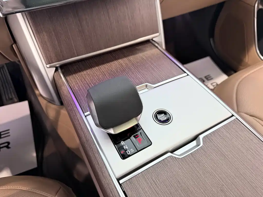 Range Rover 2026 3.0 L6 400PS SE long axis version купить на сайте DeffCars