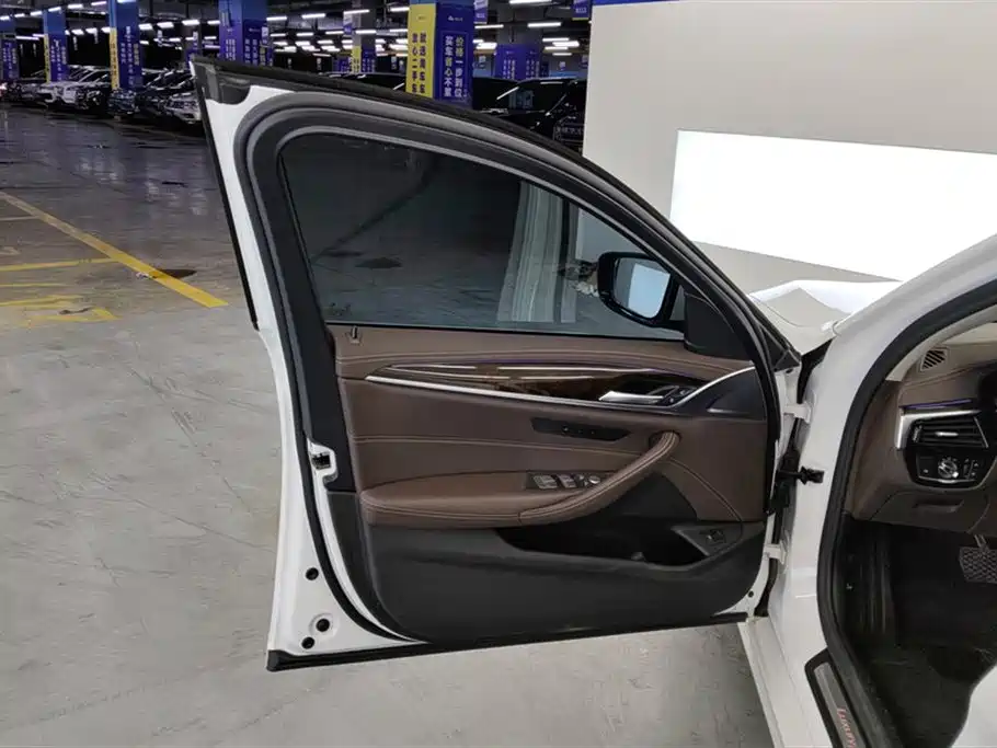BMW 5 Series 2020 525Li Luxury Package купить на сайте DeffCars