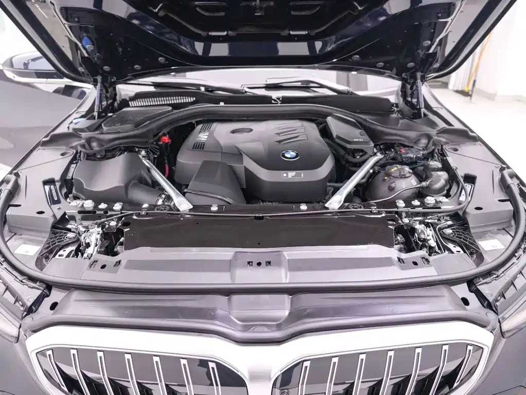 BMW 5 Series 2025 530Li Leading M Sports Package купить на сайте DeffCars