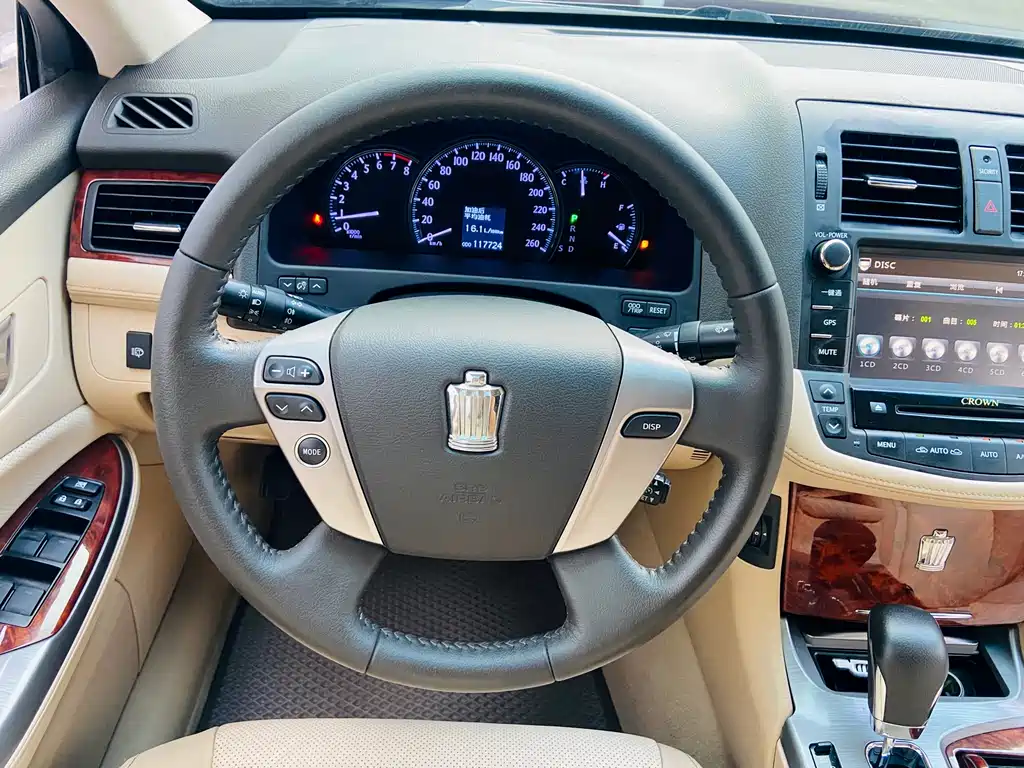 Crown 2012 2.5L Royal Leather Edition купить на сайте DeffCars