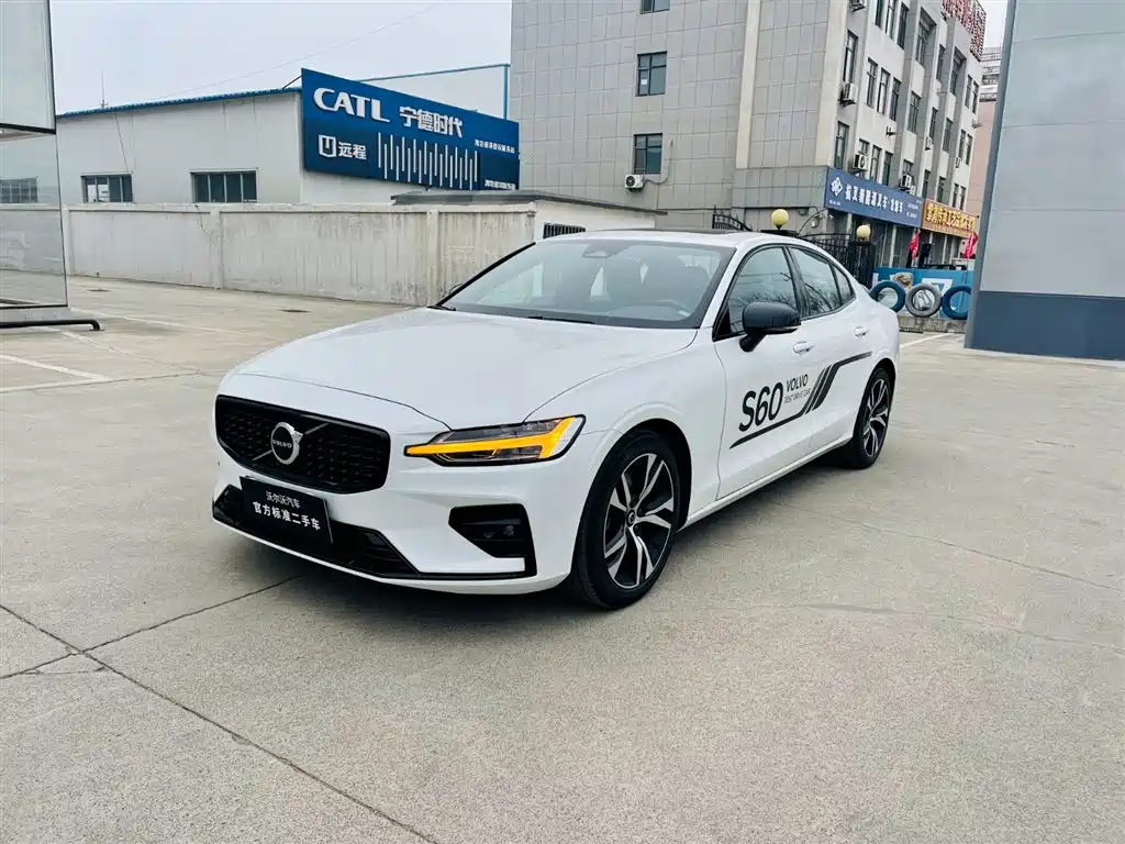 Volvo S60 2025 B5 Zhiya Sports Edition купить на сайте DeffCars