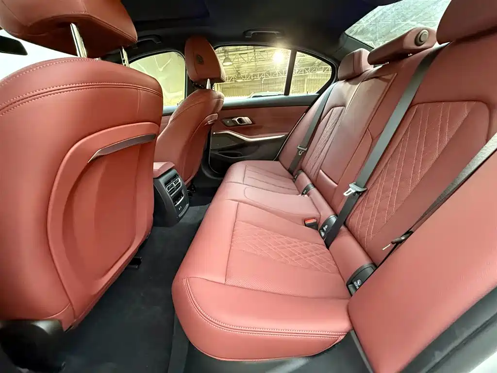 BMW 3 Series 2025 330i M Sports Night Package купить на сайте DeffCars